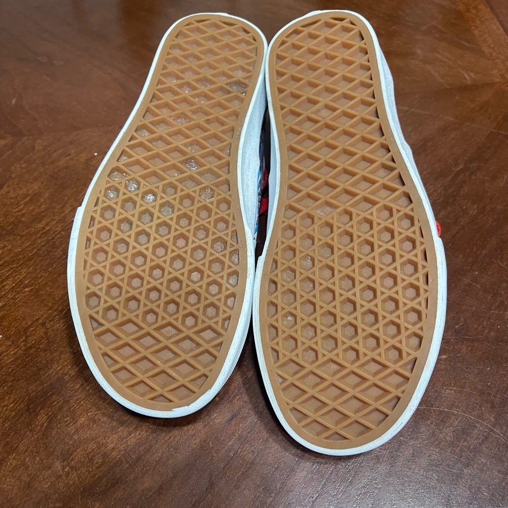 Vans  'Where's Waldo?' Land of Waldos slip on - Picture 8 of 10